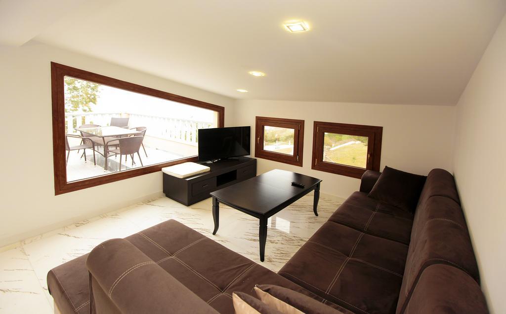 Kinira Beach Hotel Екстер'єр фото