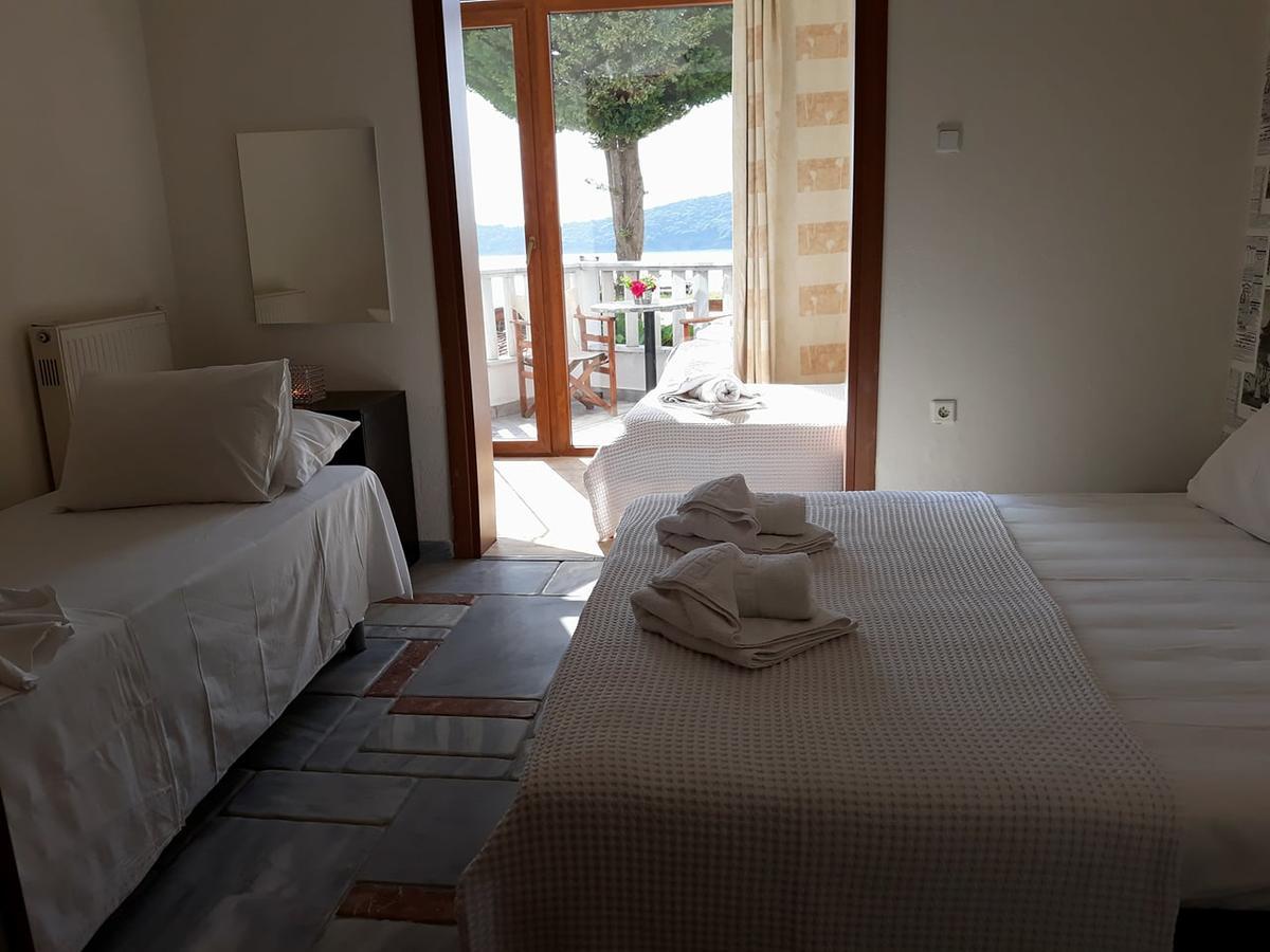 Kinira Beach Hotel Екстер'єр фото